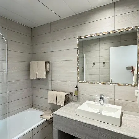 Helvétique 3*